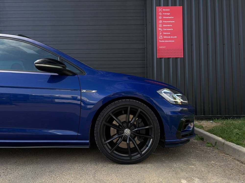 Les prestations Motrio affichées sur la façade du garage