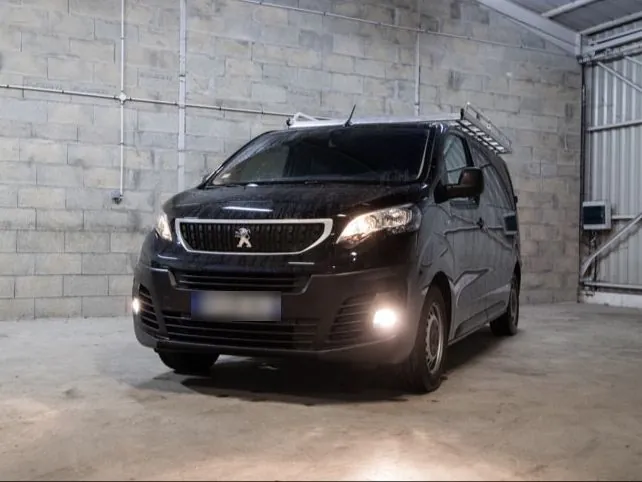 Peugeot Expert noir d'occasion avec galerie de toit