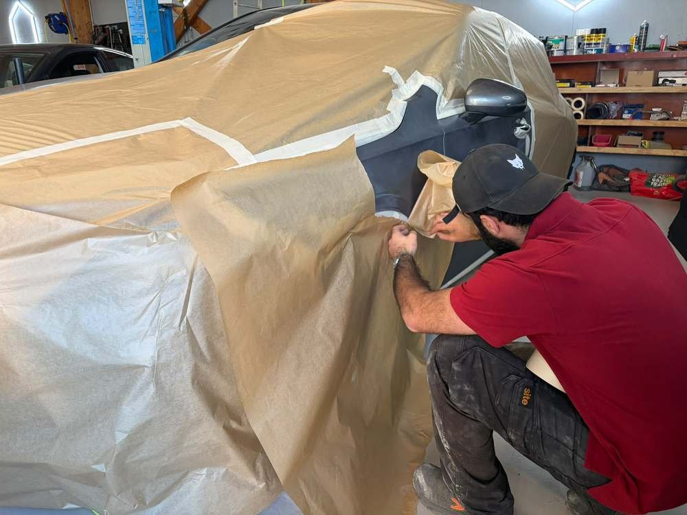 Préparation et masquage d'un véhicule avant peinture dans l'atelier BILNCO
