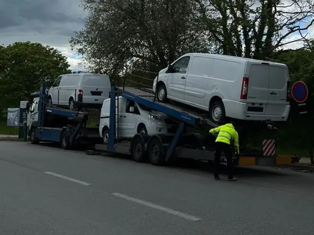Utilitaires importés de Suède à leur arrivée